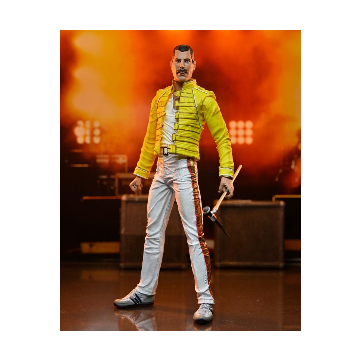 Neca Queen - Freddie Mercury (Chaqueta amarilla) En directo en el estadio de Wembley 86