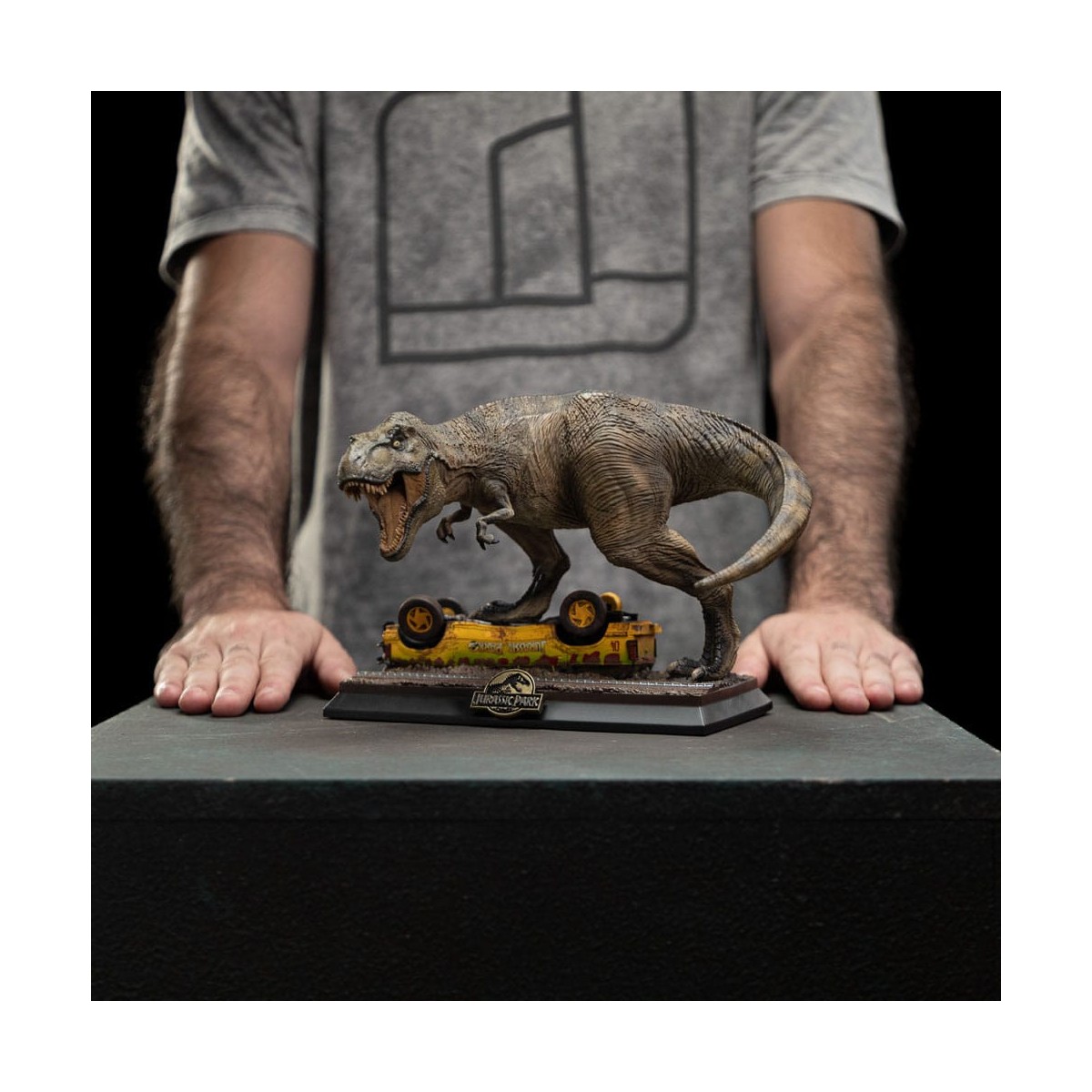 Iron Studios - Ataque del T-Rex - Iconos de Parque Jurásico