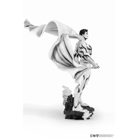 Pure Arts - Estatuilla PX - Superman Versión Blanco y Negro 1/8