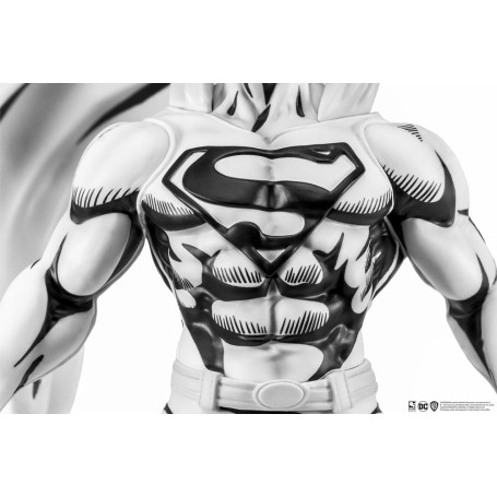Pure Arts - Estatuilla PX - Superman Versión Blanco y Negro 1/8
