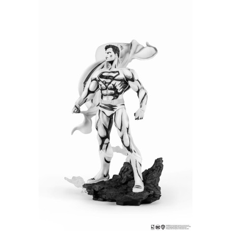 Pure Arts - Estatuilla PX - Superman Versión Blanco y Negro 1/8