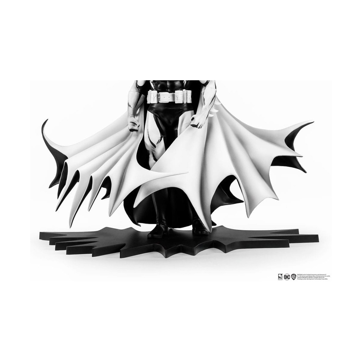 Pure Arts - Estatuilla PX - Batman Versión Blanco y Negro 1/8
