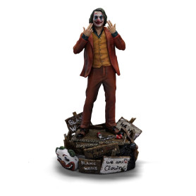Iron Studios DC Comics - Joker (Arthur Fleck) Deluxe Arts Escala 1/10