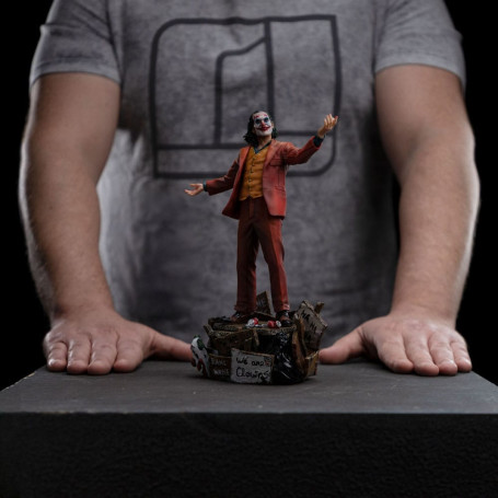 Iron Studios DC Comics - Joker (Arthur Fleck) Deluxe Arts Escala 1/10