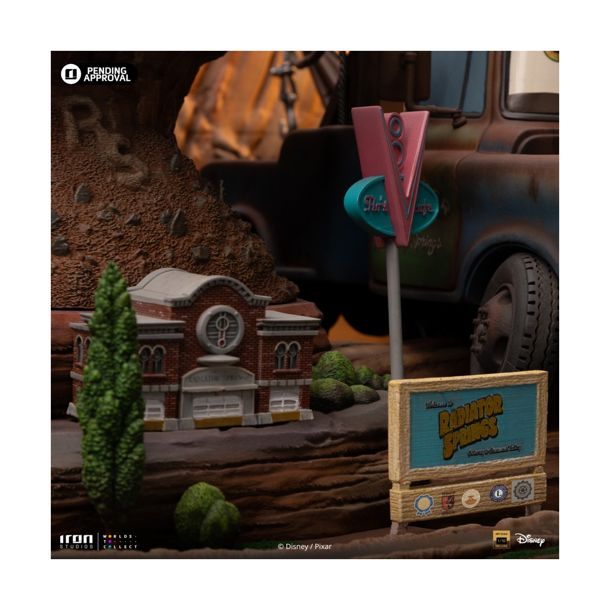 Iron Studios - Disney Pixar - Deluxe Art Scale Rayo McQueen y Remolque Mater 1/10 - Cars