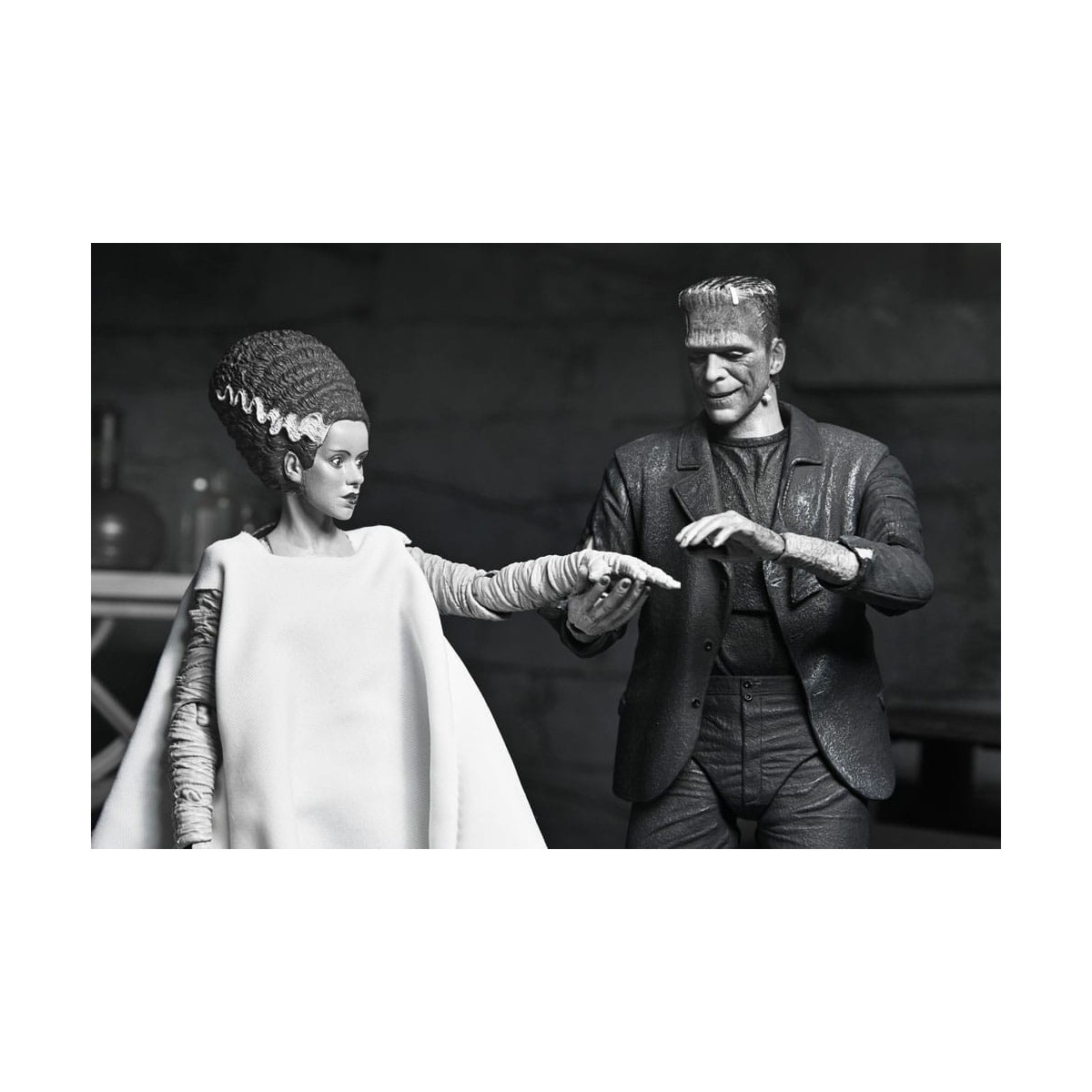NECA - Ultimate Frankenstein's Monster (Bride of Frankenstein) Black & White Version - Monstruos Universales