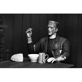 NECA - Ultimate Frankenstein's Monster (Bride of Frankenstein) Black & White Version - Monstruos Universales