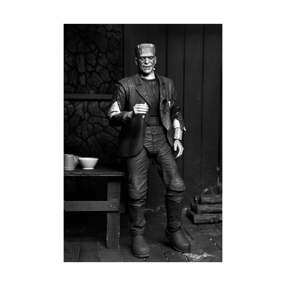 NECA - Ultimate Frankenstein's Monster (Bride of Frankenstein) Black & White Version - Monstruos Universales