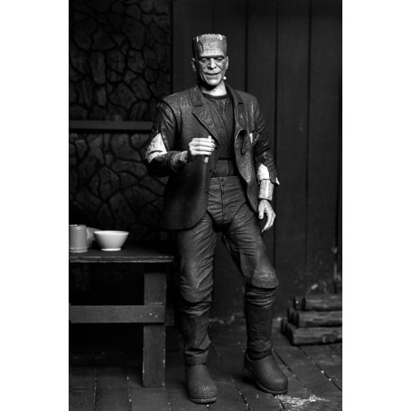 NECA - Ultimate Frankenstein's Monster (Bride of Frankenstein) Black & White Version - Monstruos Universales