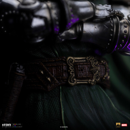 Iron Studios Marvel - DR. Doom 1/10 Deluxe Art Scale - Guantelete del Infinito Diorama