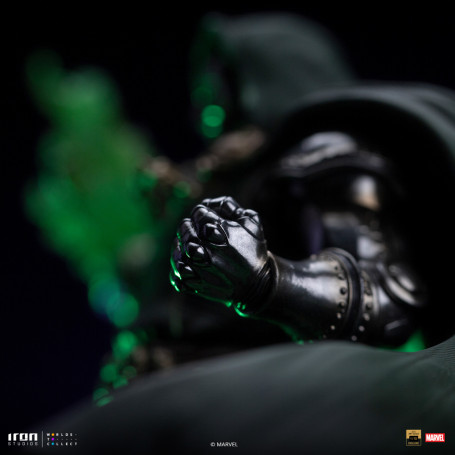 Iron Studios Marvel - DR. Doom 1/10 Deluxe Art Scale - Guantelete del Infinito Diorama