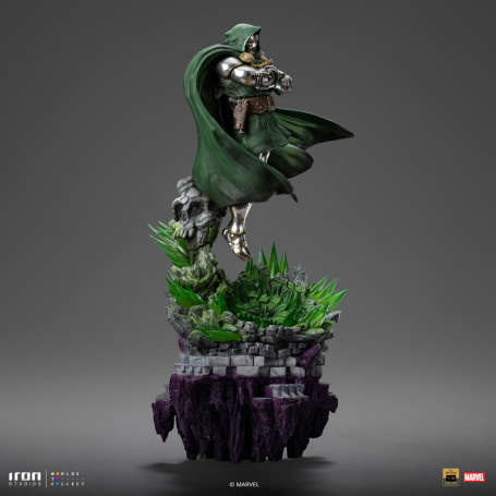 Iron Studios Marvel - DR. Doom 1/10 Deluxe Art Scale - Guantelete del Infinito Diorama