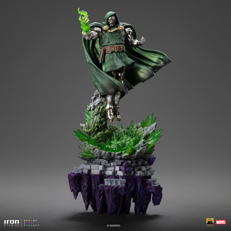 Iron Studios Marvel - DR. Doom 1/10 Deluxe Art Scale - Guantelete del Infinito Diorama