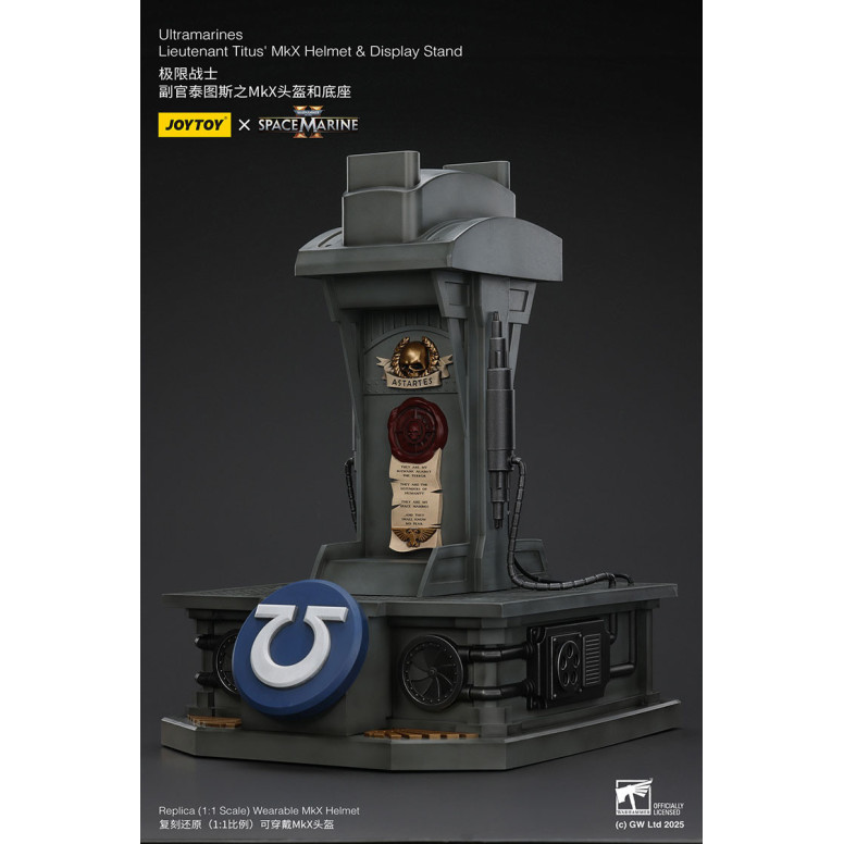 JoyToy - Space Marines II - Ultramarines Casco MkX del Teniente Titus-stand display-11