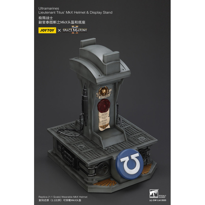 JoyToy - Space Marines II - Ultramarines Casco MkX del Teniente Titus-stand display-11