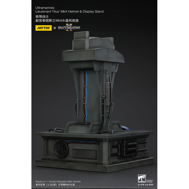 JoyToy - Space Marines II - Ultramarines Casco MkX del Teniente Titus-stand display-11