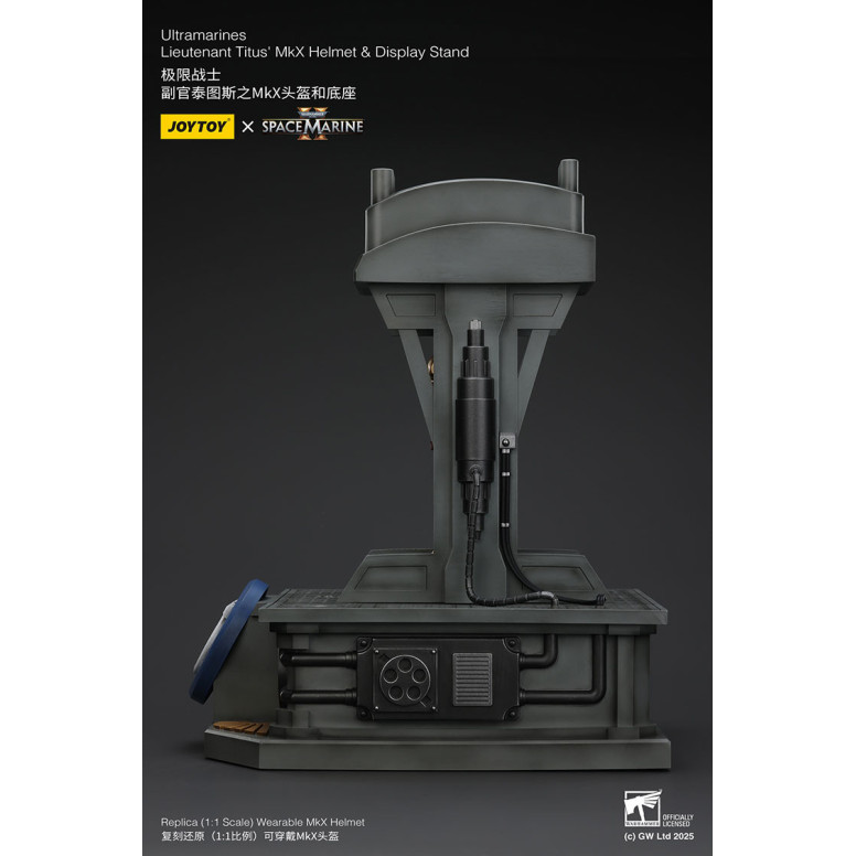 JoyToy - Space Marines II - Ultramarines Casco MkX del Teniente Titus-stand display-11