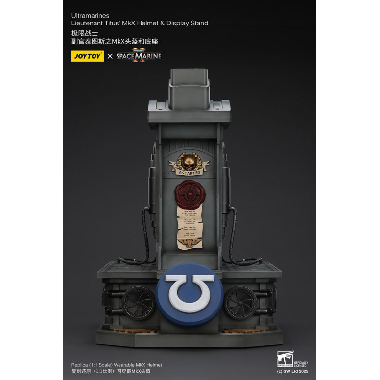 JoyToy - Space Marines II - Ultramarines Casco MkX del Teniente Titus-stand display-11