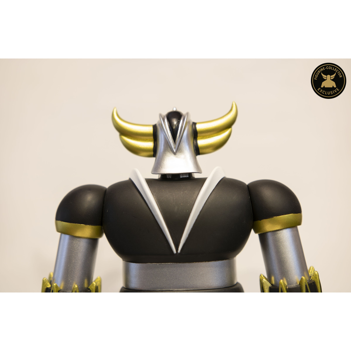 HL Pro - Grendizer Coleccionista de Figuras Exclusivo Negro y Oro - Jumbo Machinder - Shogun Warrior Ufo Robot Grendizer