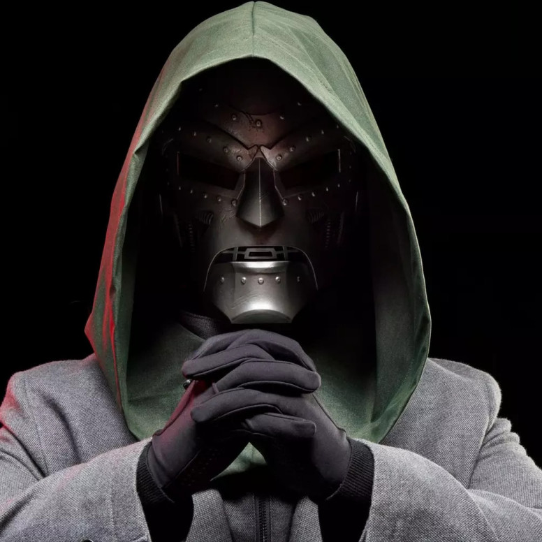 Hasbro - Réplica Casco Dr Doom 1/1 - Marvel Legends Casco