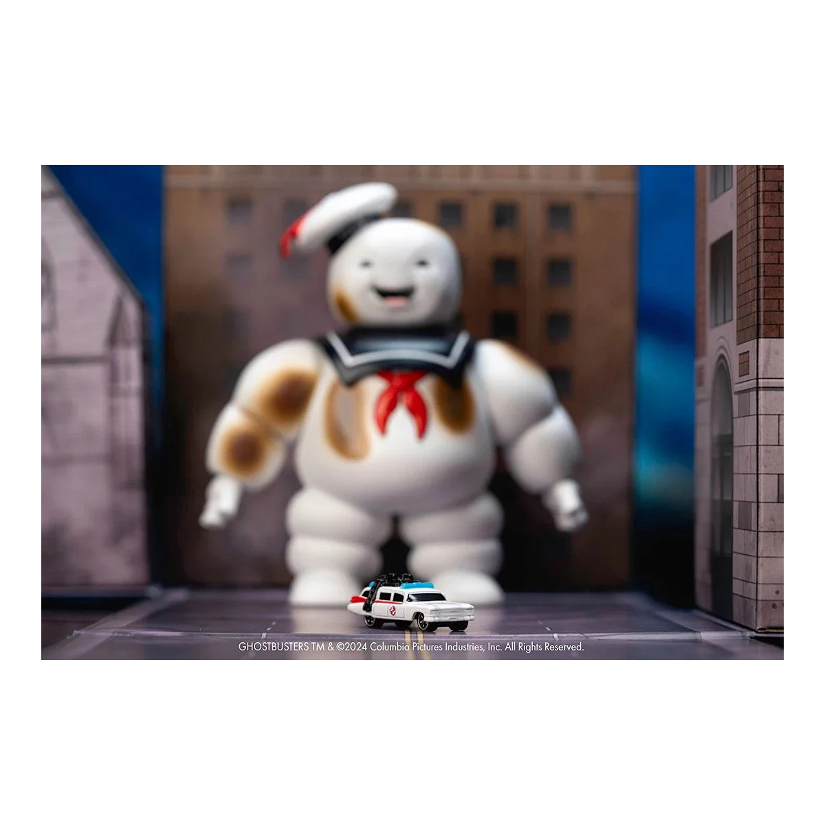 Jada Toys - Ghostbusters Hombre de malvavisco Stay Puft con Cadillac Ecto-1 - Nano Scene 1/64
