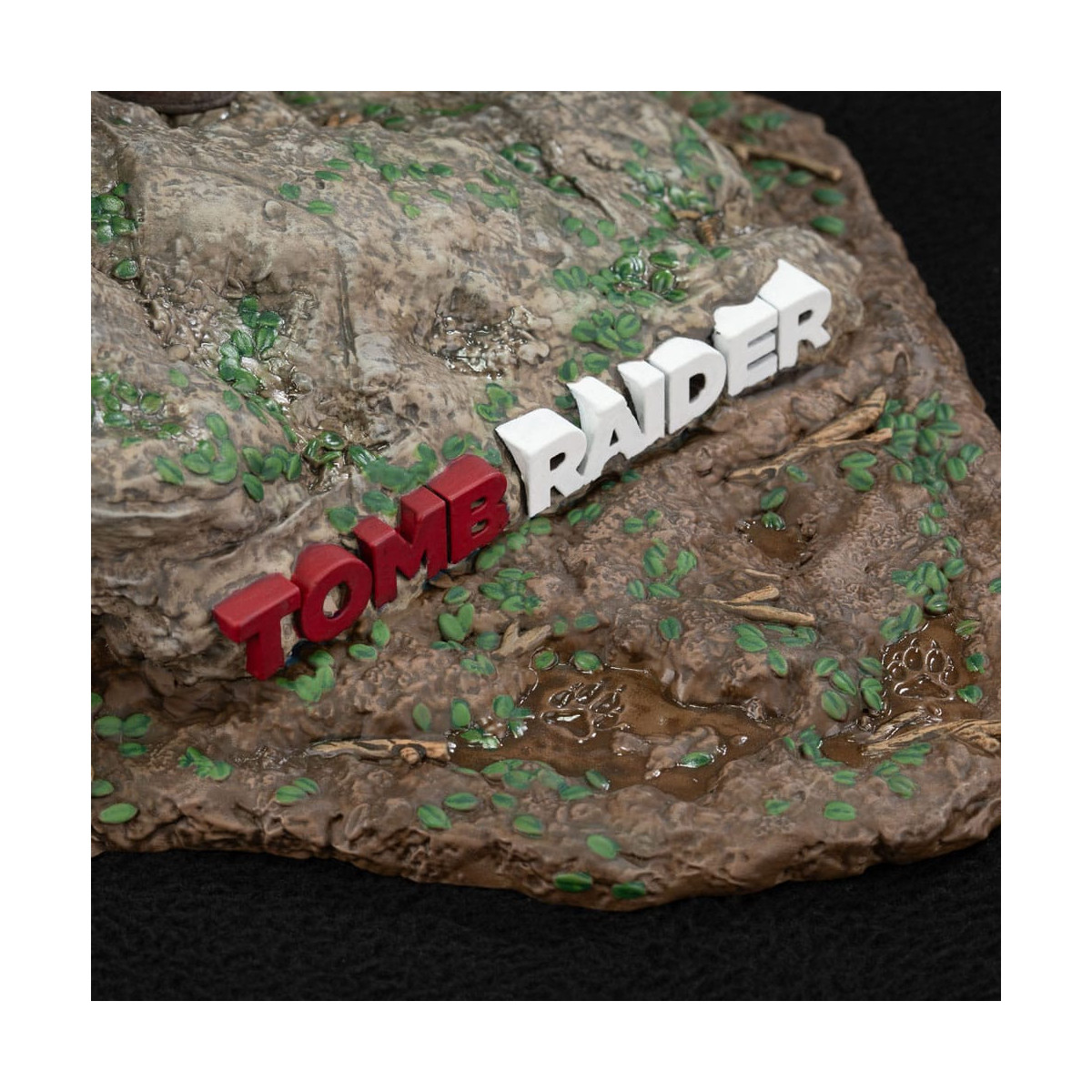 Dark Horse - Tomb Raider - Lara Croft Era Survivor