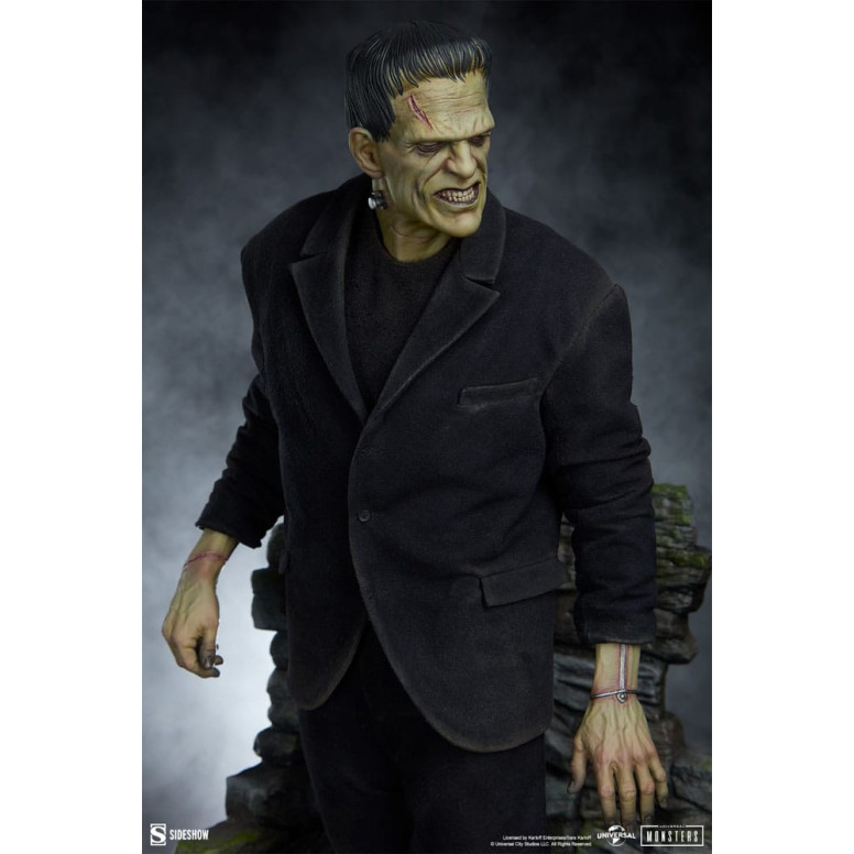 Sideshow Universal Monsters - Formato Premium Frankenstein (Traje de tela) 1/4