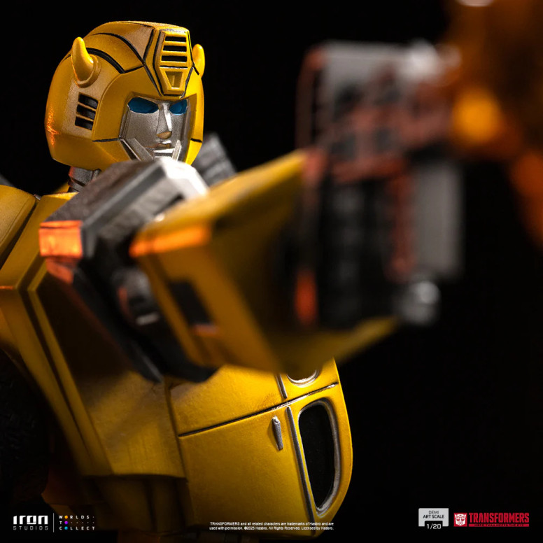 Iron Studios - Transformers - Bumblebee Demi Art Escala 1/20