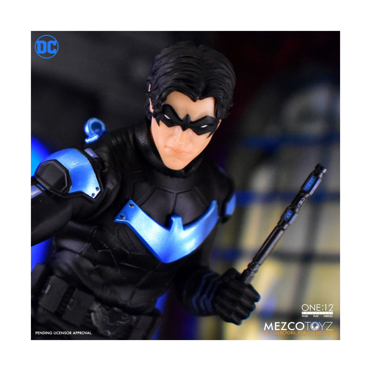 Mezco One 12 - NIGHTWING - DC Comics