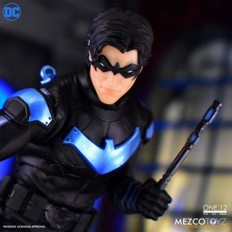 Mezco One 12 - NIGHTWING - DC Comics