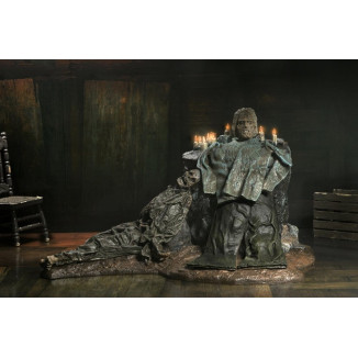 Neca Viernes 13: El juego - Diorama Pamela Shrine