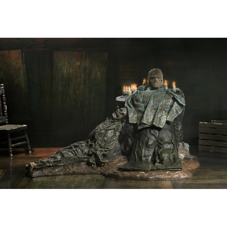 Neca Viernes 13: El juego - Diorama Pamela Shrine