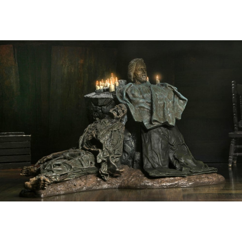Neca Viernes 13: El juego - Diorama Pamela Shrine