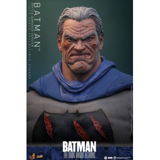 Hot Toys - BATMAN - Batman: El Caballero Oscuro Regresa (Battle Damaged Version) Comic Masterpiece 1/6