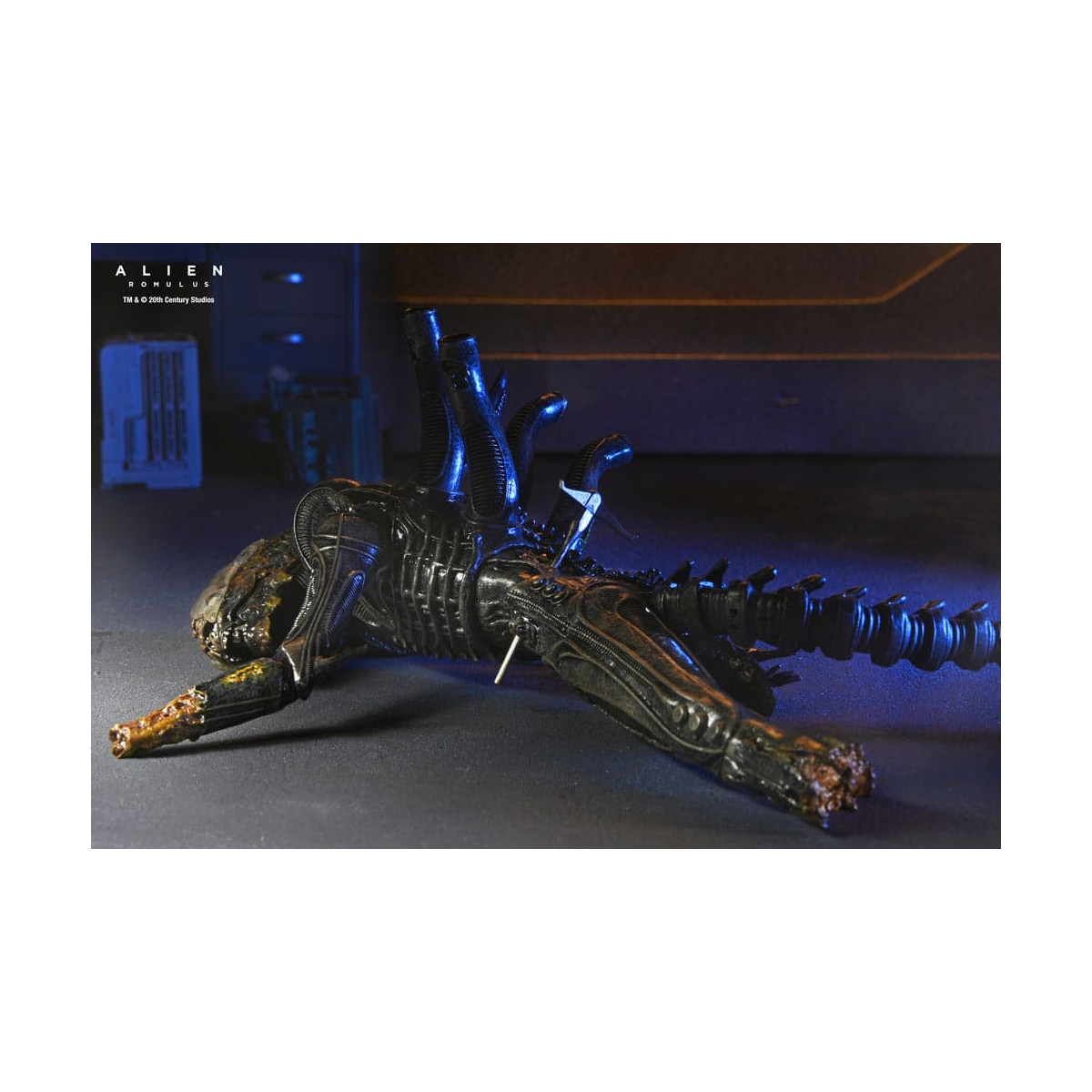 Neca - Alien: Romulus - Deluxe Suspendido Laboratorio Xenomorfo XX121