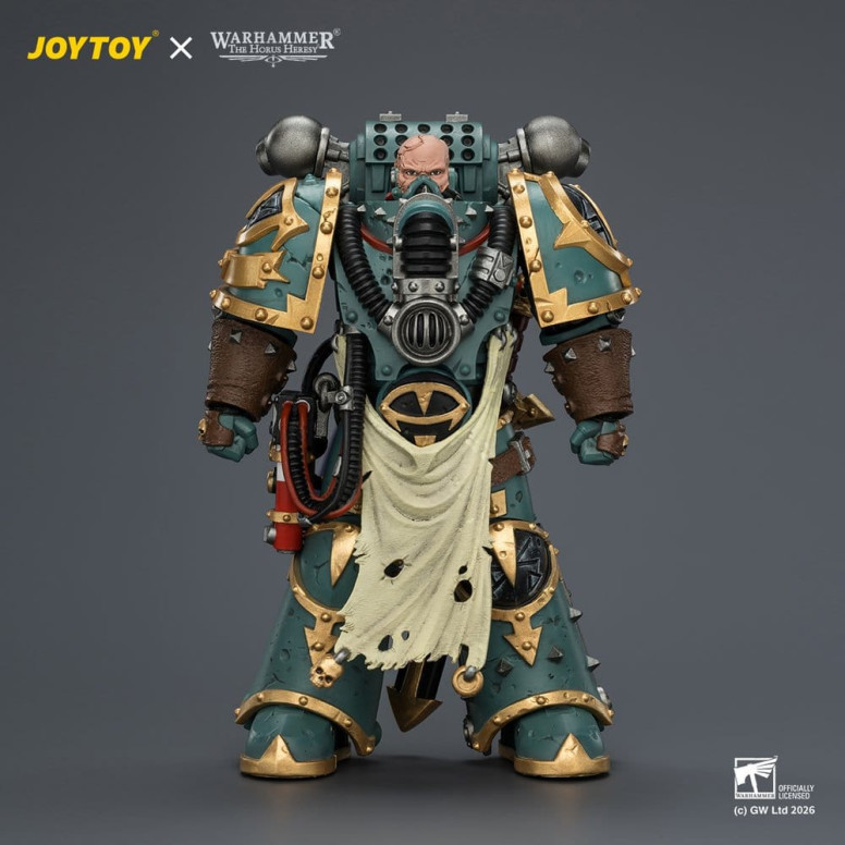 JoyToy - Sons of Horus - Maloghurst the Twisted, the Warmaster's Equerry con Legion Standard y Banestrike Bolter 1/18