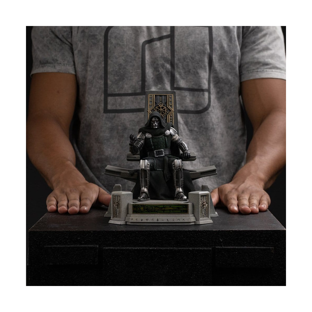 Iron Studios Marvel - Doctor Doom en el trono, escala 1/10 - Avengers: Doomsday