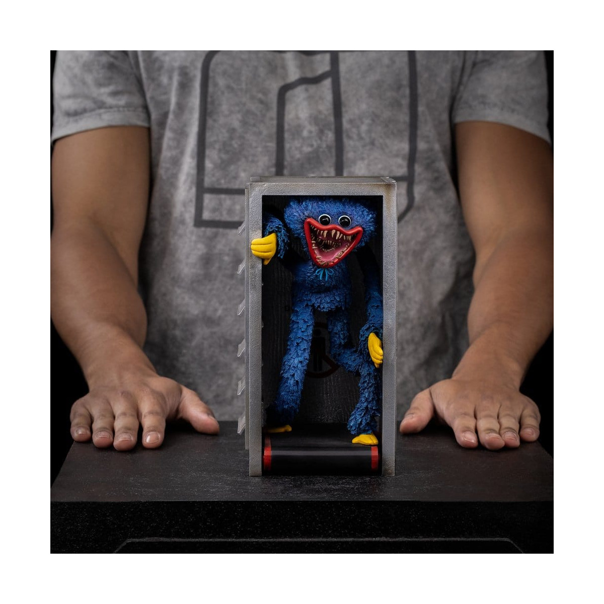 Iron Studios - Huggy Wuggy, figura a escala 1/10 - Poppy Playtime