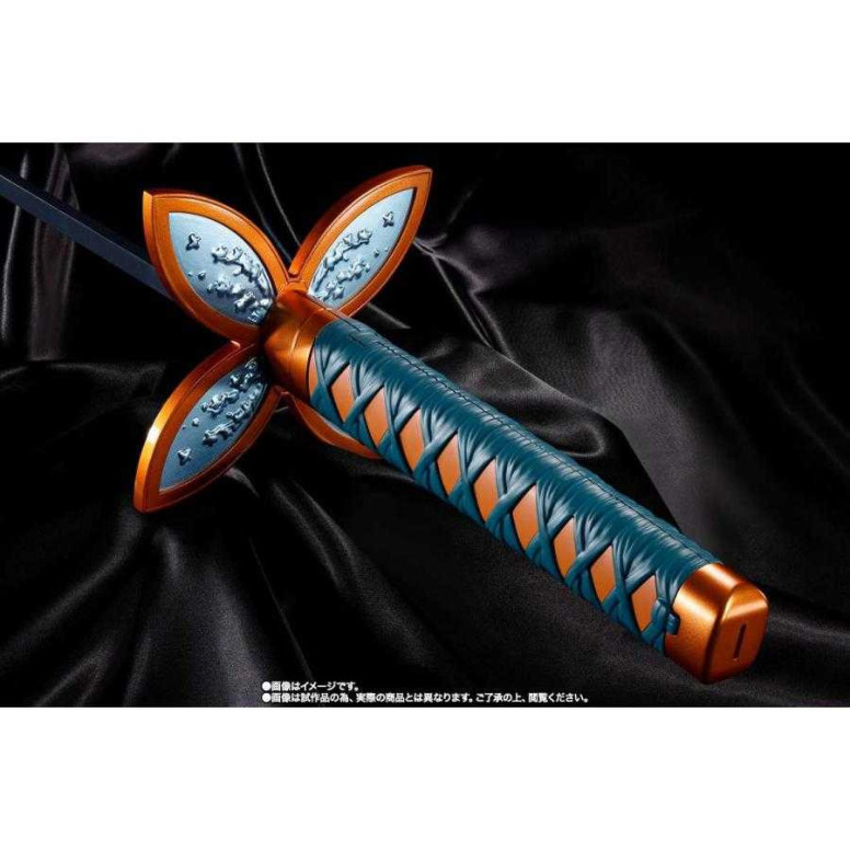 Bandai Tamashii - - Réplica de la espada NICHIRIN SHINOBU KOCHO 1/1 - Réplicas de espadas Guardianes de la Noche (Kimetsu no Yai