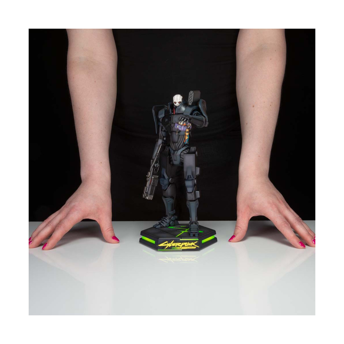 Dark Horse - Estatua de ADAM SMASHER de PVC - Cyberpunk Edgerunners