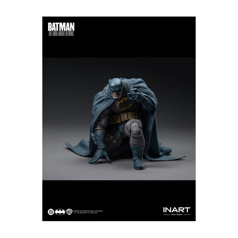 INART - Batman: El regreso del Caballero Oscuro - Figura de Batman (traje azul) a escala 1/12