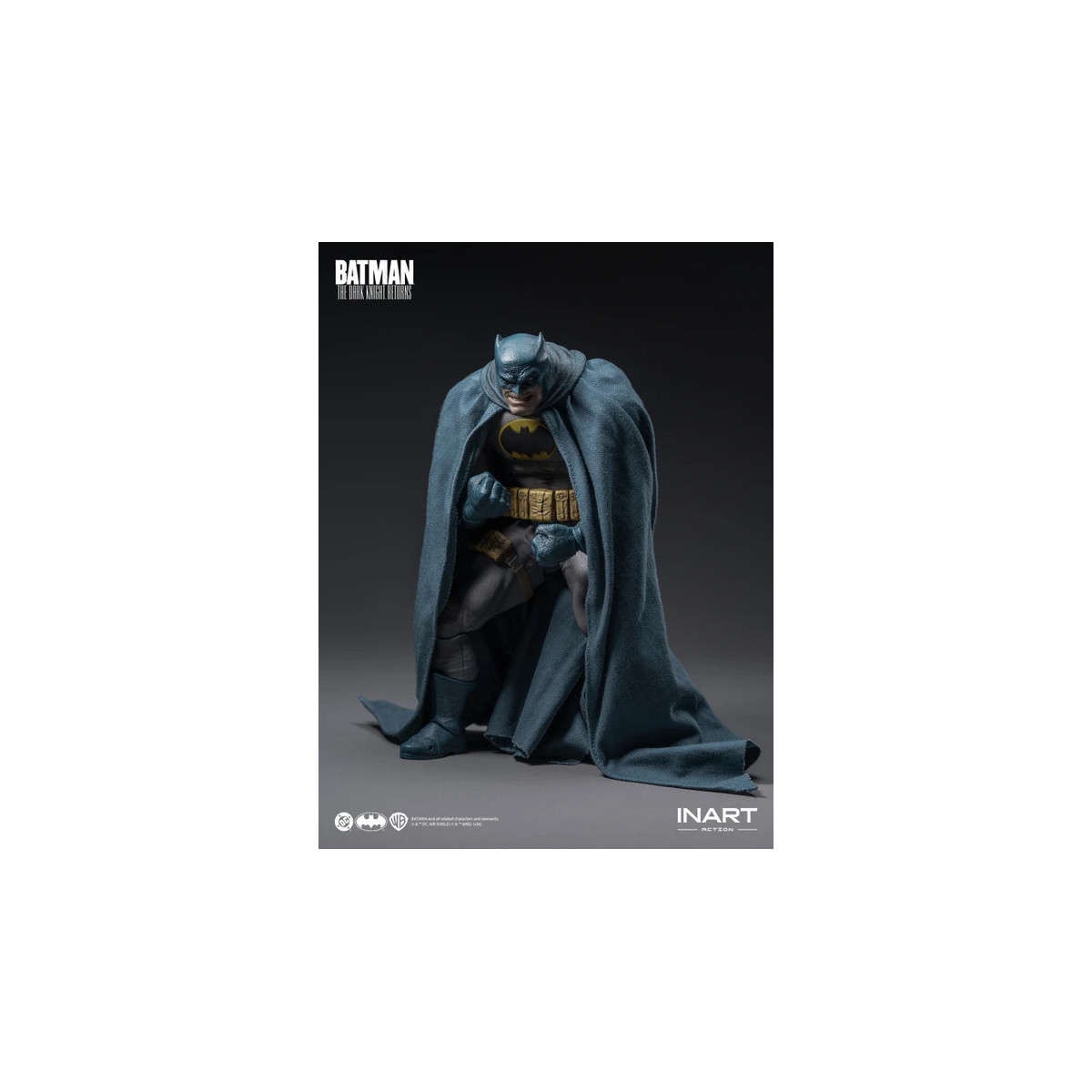 INART - Batman: El regreso del Caballero Oscuro - Figura de Batman (traje azul) a escala 1/12
