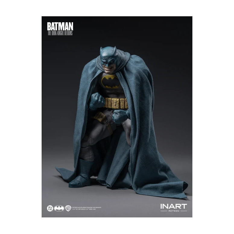 INART - Batman: El regreso del Caballero Oscuro - Figura de Batman (traje azul) a escala 1/12