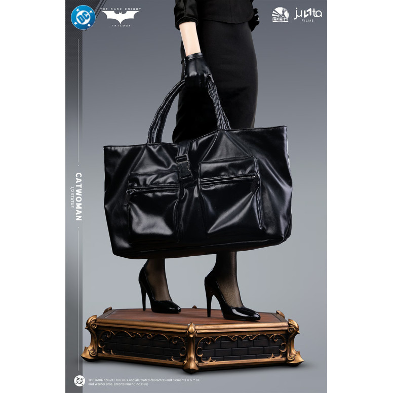 Infinity Studio - Estatua de Catwoman a escala 1:2 - El caballero oscuro: La leyenda renace