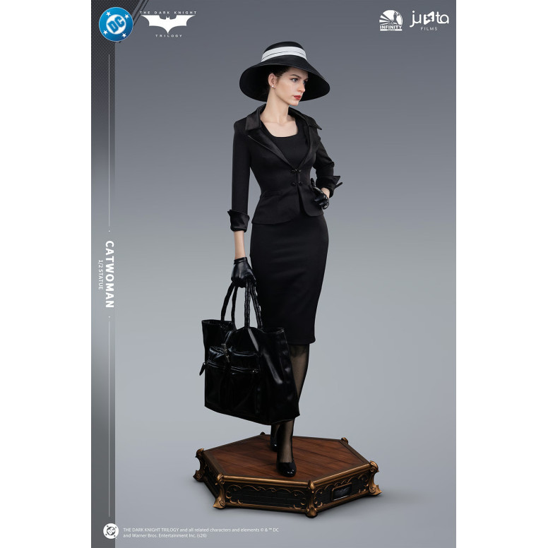 Infinity Studio - Estatua de Catwoman a escala 1:2 - El caballero oscuro: La leyenda renace