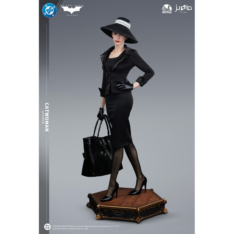 Infinity Studio - Estatua de Catwoman a escala 1:2 - El caballero oscuro: La leyenda renace