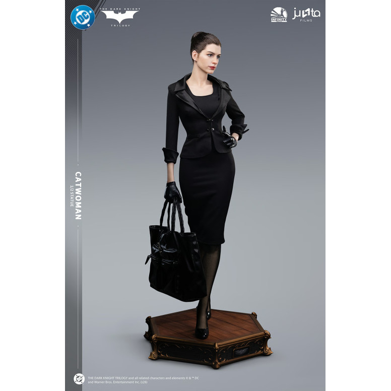 Infinity Studio - Estatua de Catwoman a escala 1:2 - El caballero oscuro: La leyenda renace