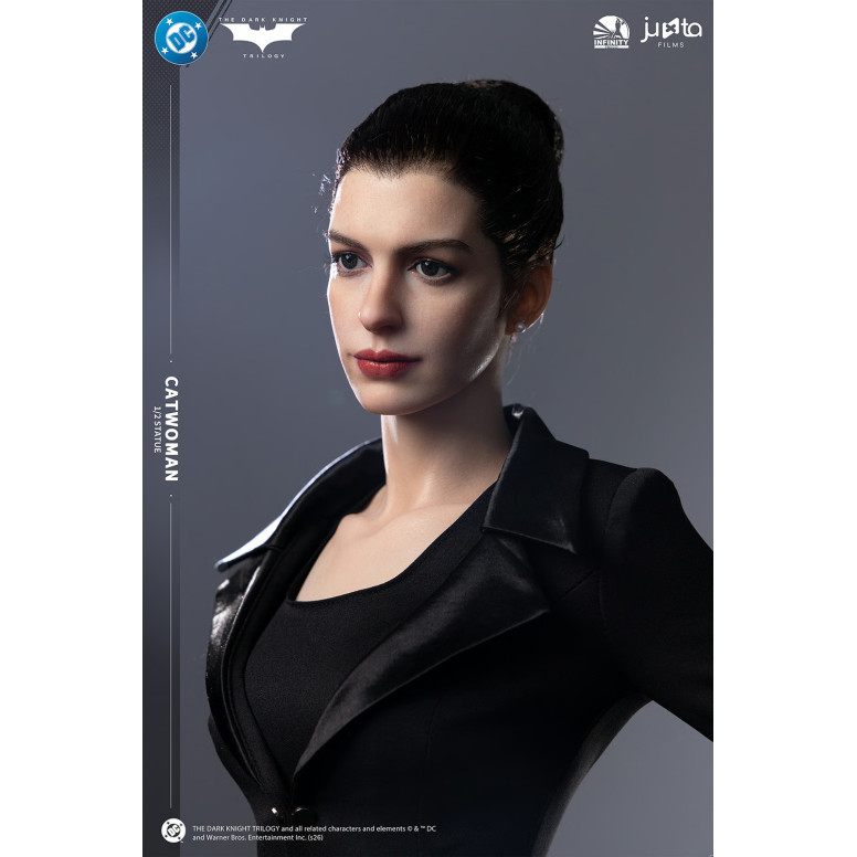 Infinity Studio - Estatua de Catwoman a escala 1:2 - El caballero oscuro: La leyenda renace