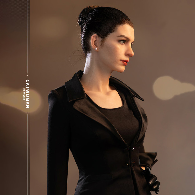 Infinity Studio - Estatua de Catwoman a escala 1:2 - El caballero oscuro: La leyenda renace