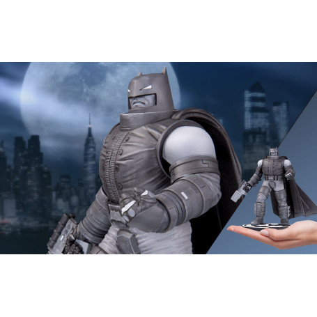 DC Direct Armored Batman Black & White estatua de Frank Miller